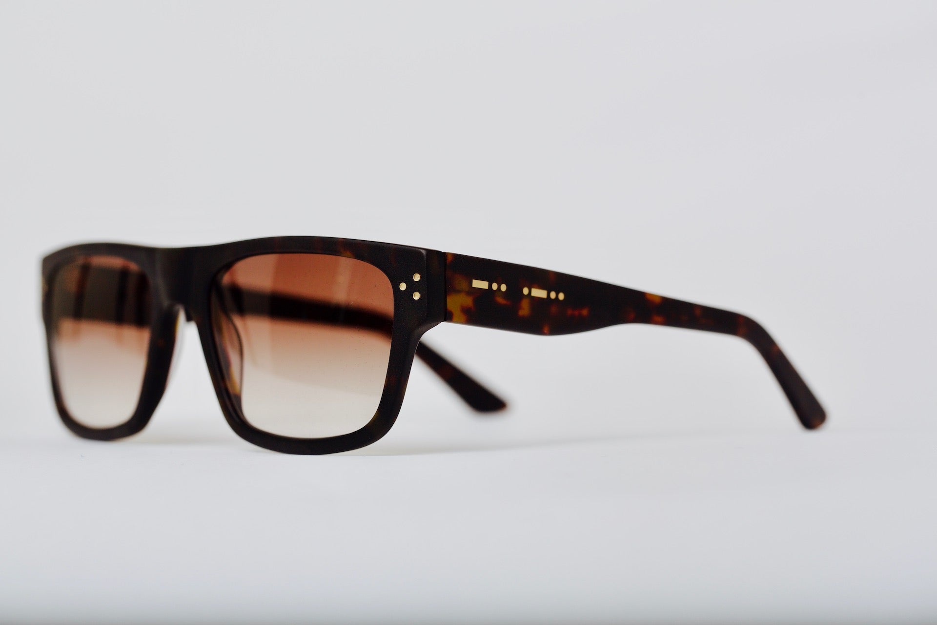 Dear Leader U5 - Brown Turtle -sold out
